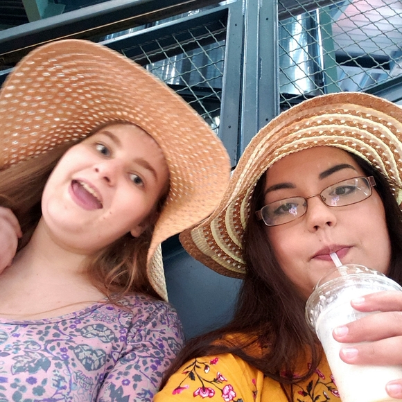 Meet your Posher, Clara - Picture 1 of 2